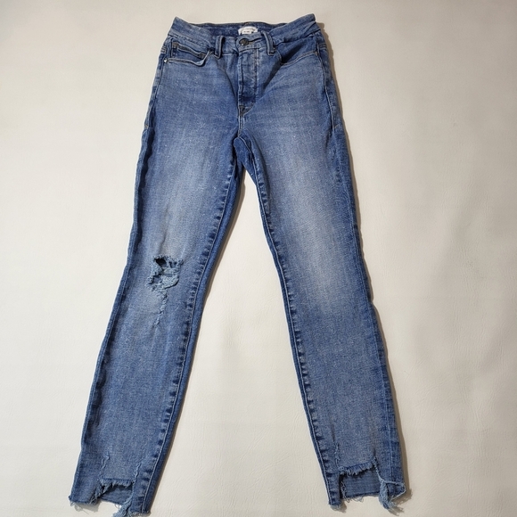 Good American Jeans Medium Wash Distressed Denim High Waisted Step Hem Size 4/27 - Picture 2 of 7